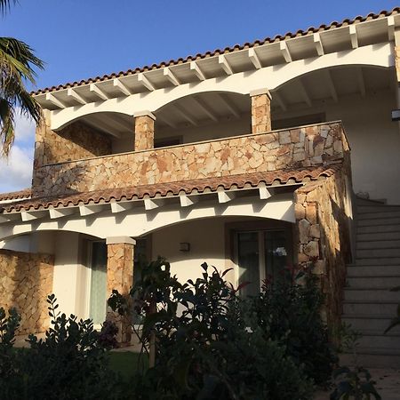Residence Elegance Ville Ed Appartamenti A Porto Pino Exterior foto