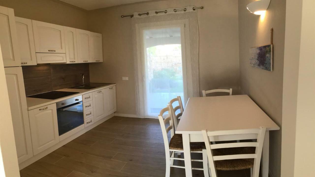 Residence Elegance Ville Ed Appartamenti A Porto Pino Exterior foto