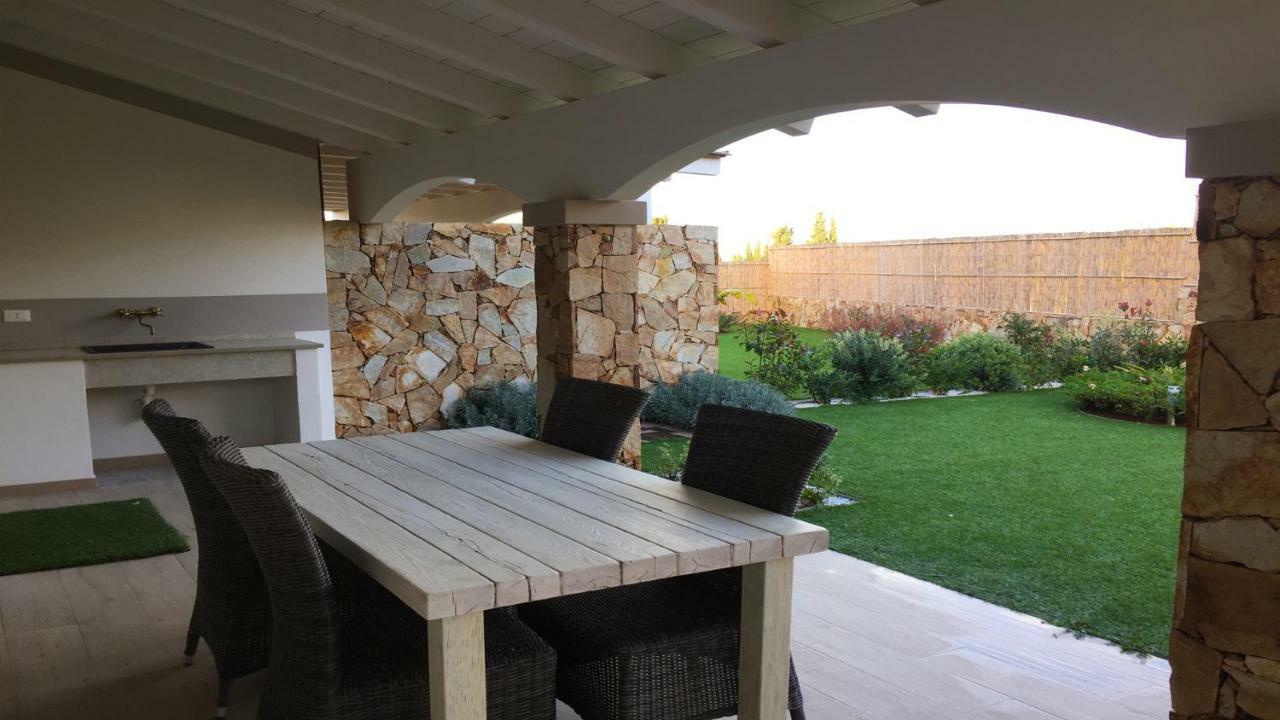 Residence Elegance Ville Ed Appartamenti A Porto Pino Exterior foto